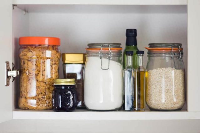 white vinegar use pantry bugs