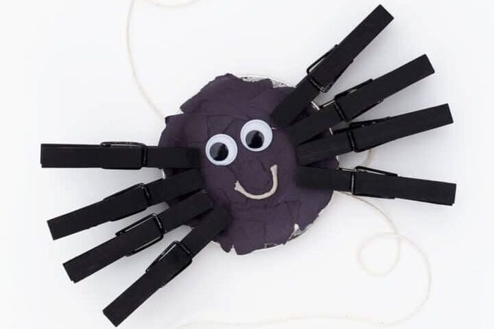 Mason Jar Lid Spider kids halloween craft idea