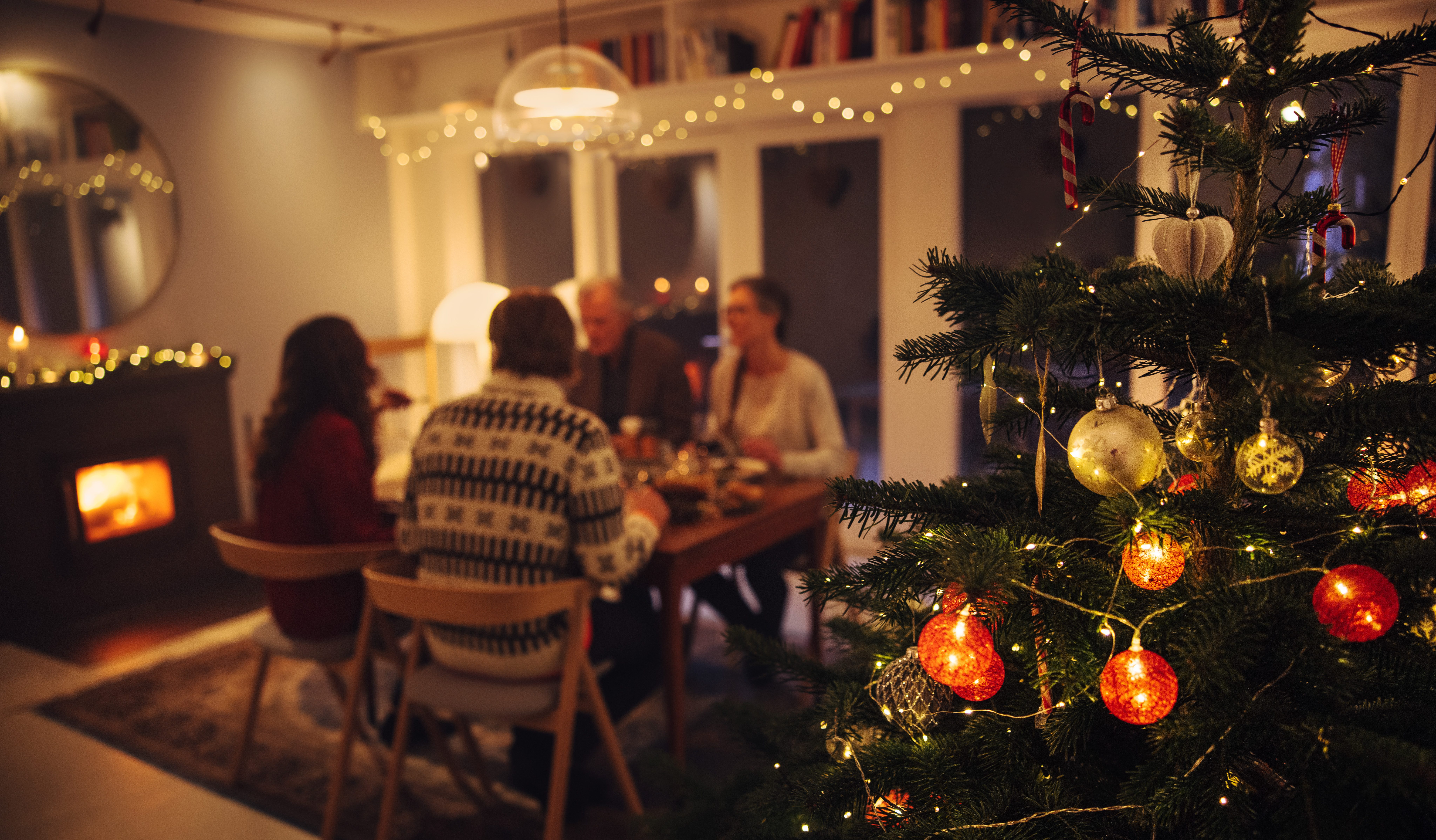 Interior,shot,of,warm,cozy,christmas,decorated,family,home.,family