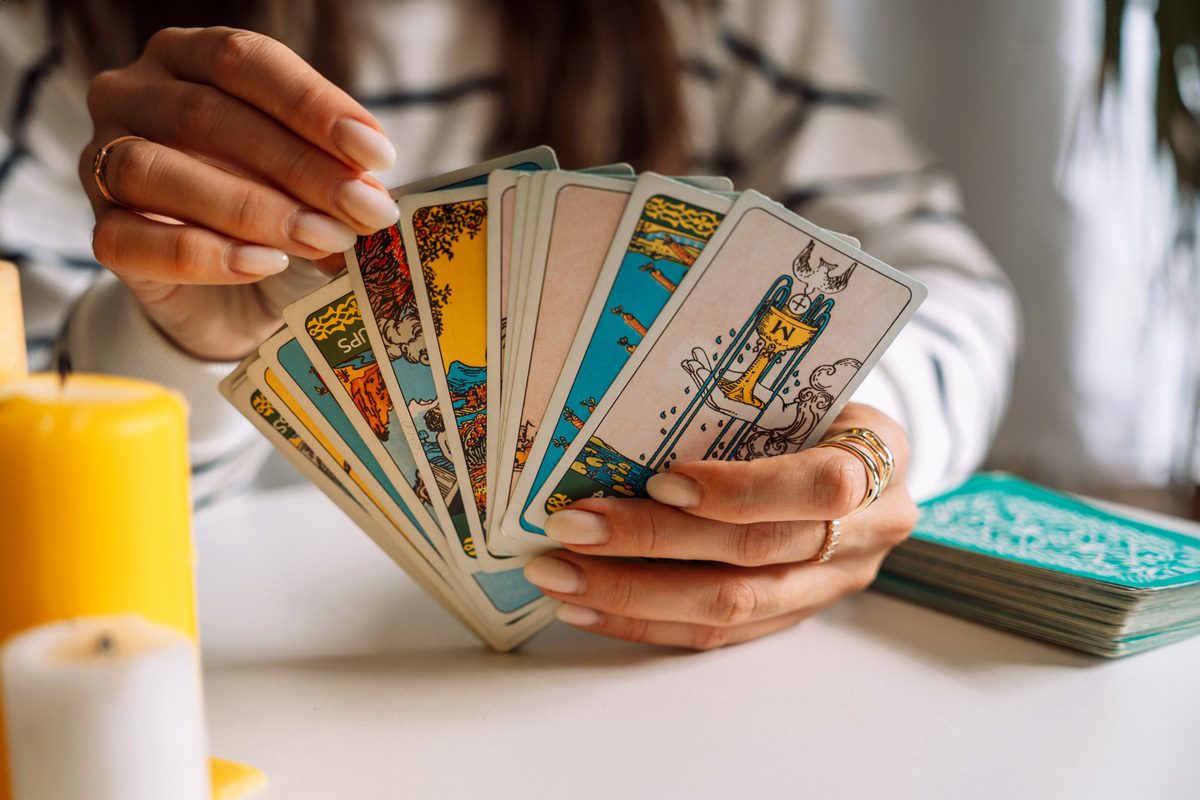 10 Things You Must Consider Before Seeing a Psychic Reader