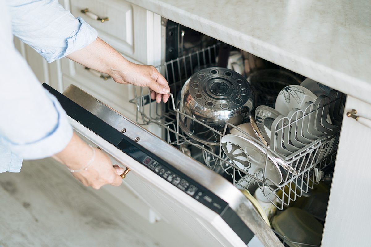 Best Time Of Day To Run Your Dishwasher